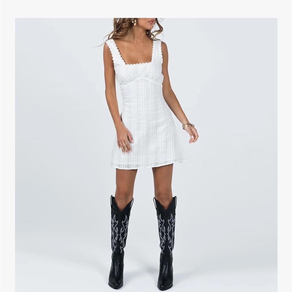 White Sleeveless Dress with Scalloped Edges